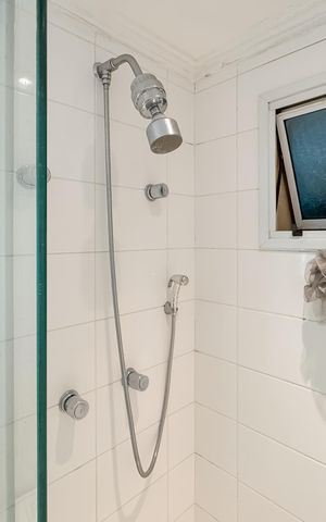 Apartamento à venda com 146m², 3 quartos e 2 vagas Apartamento à venda com 146m², 3 quartos e 2 vagasBanheiro da Suíte 1