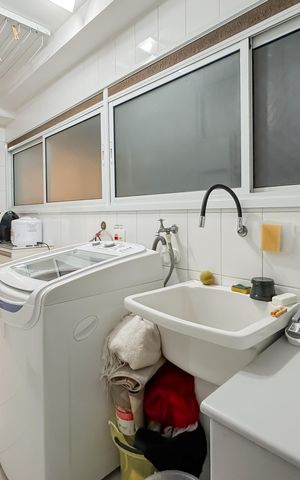 Apartamento à venda com 146m², 3 quartos e 2 vagas Apartamento à venda com 146m², 3 quartos e 2 vagasÁrea de Serviço