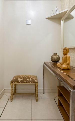 Apartamento à venda com 146m², 3 quartos e 2 vagas Apartamento à venda com 146m², 3 quartos e 2 vagasHall privativo
