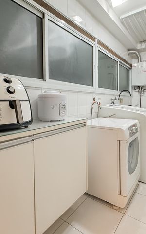 Apartamento à venda com 146m², 3 quartos e 2 vagas Apartamento à venda com 146m², 3 quartos e 2 vagasÁrea de Serviço