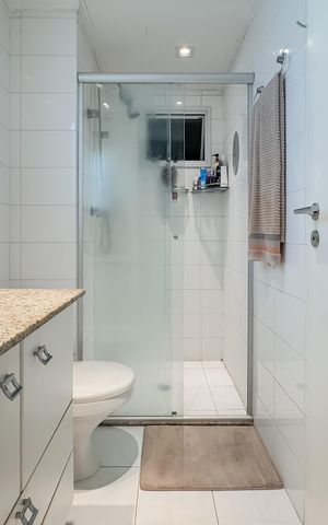 Apartamento à venda com 146m², 3 quartos e 2 vagas Apartamento à venda com 146m², 3 quartos e 2 vagasBanheiro da Suíte 1