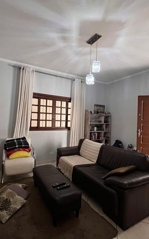 Casa à venda com 250m², 3 quartos e 2 vagas Casa à venda com 250m², 3 quartos e 2 vagasSala