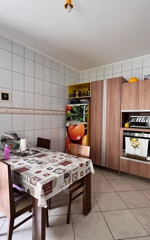 Casa à venda com 250m², 3 quartos e 2 vagas Casa à venda com 250m², 3 quartos e 2 vagasCozinha