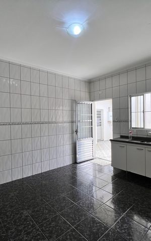 Casa à venda com 250m², 3 quartos e 2 vagas Casa à venda com 250m², 3 quartos e 2 vagasCasa 2 - Cozinha