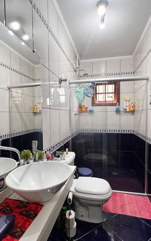 Casa à venda com 250m², 3 quartos e 2 vagas Casa à venda com 250m², 3 quartos e 2 vagasBanheiro 1