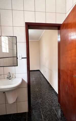 Casa à venda com 250m², 3 quartos e 2 vagas Casa à venda com 250m², 3 quartos e 2 vagasCasa 2 - Banheiro