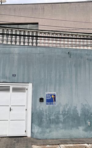 Casa à venda com 250m², 3 quartos e 2 vagas Casa à venda com 250m², 3 quartos e 2 vagasFachada