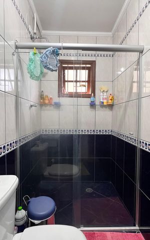 Casa à venda com 250m², 3 quartos e 2 vagas Casa à venda com 250m², 3 quartos e 2 vagasBanheiro 1