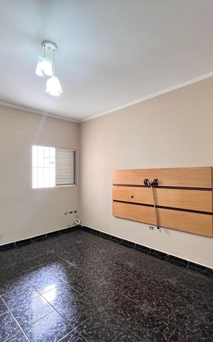 Casa à venda com 250m², 3 quartos e 2 vagas Casa à venda com 250m², 3 quartos e 2 vagasCasa 2 - Quarto