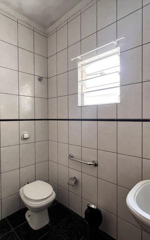 Casa à venda com 250m², 3 quartos e 2 vagas Casa à venda com 250m², 3 quartos e 2 vagasCasa 2 - Banheiro