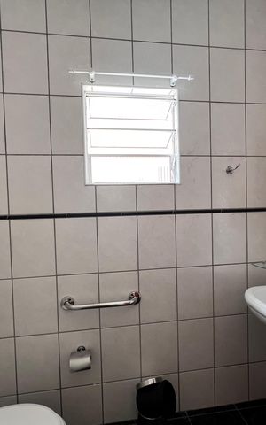 Casa à venda com 250m², 3 quartos e 2 vagas Casa à venda com 250m², 3 quartos e 2 vagasCasa 2 - Banheiro