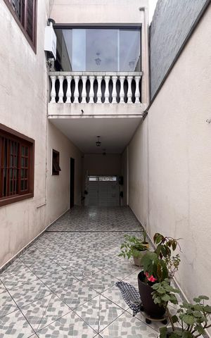 Casa à venda com 250m², 3 quartos e 2 vagas Casa à venda com 250m², 3 quartos e 2 vagasÁrea externa