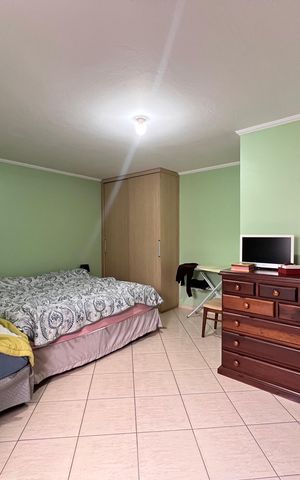 Casa à venda com 250m², 3 quartos e 2 vagas Casa à venda com 250m², 3 quartos e 2 vagasQuarto 1