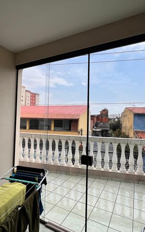 Casa à venda com 250m², 3 quartos e 2 vagas Casa à venda com 250m², 3 quartos e 2 vagasSacada do Quarto 2