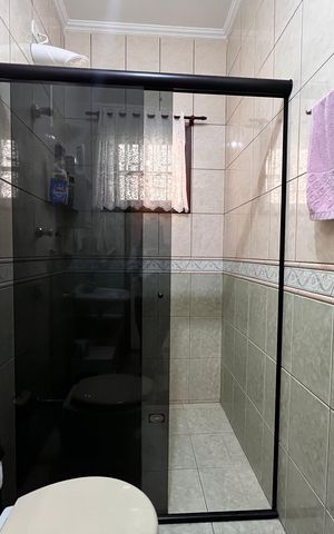 Casa à venda com 250m², 3 quartos e 2 vagas Casa à venda com 250m², 3 quartos e 2 vagasBanheiro 2