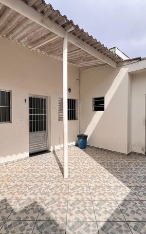 Casa à venda com 250m², 3 quartos e 2 vagas Casa à venda com 250m², 3 quartos e 2 vagasCasa 2