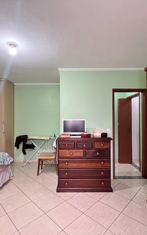 Casa à venda com 250m², 3 quartos e 2 vagas Casa à venda com 250m², 3 quartos e 2 vagasQuarto 1