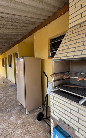 Casa à venda com 191m², 2 quartos e sem vagaÁrea comum