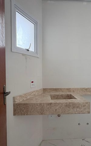 Apartamento à venda com 90m², 2 quartos e 2 vagas Apartamento à venda com 90m², 2 quartos e 2 vagasBanheiro da Suíte