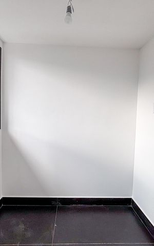 Apartamento à venda com 264m², 3 quartos e 3 vagas Apartamento à venda com 264m², 3 quartos e 3 vagasQuarto de Serviço