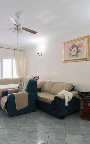 Casa à venda com 195m², 3 quartos e 3 vagas Casa à venda com 195m², 3 quartos e 3 vagasSala