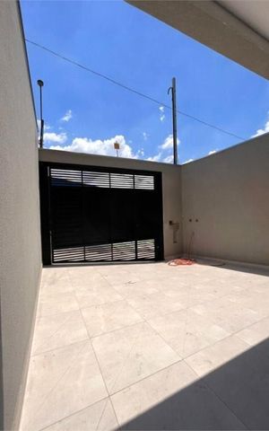 Casa à venda com 122m², 2 quartos e 2 vagas