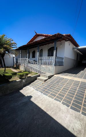 Casa à venda com 450m², 3 quartos e 5 vagas Casa à venda com 450m², 3 quartos e 5 vagasÁrea Externa