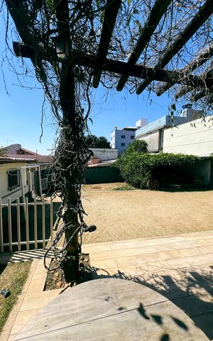 Casa à venda com 450m², 3 quartos e 5 vagas Casa à venda com 450m², 3 quartos e 5 vagasÁrea Externa