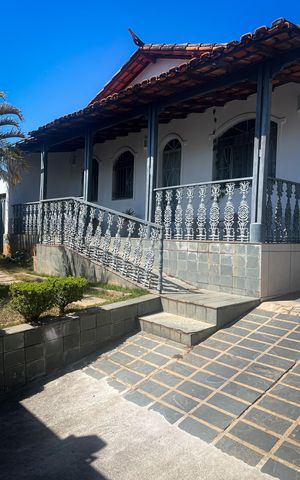 Casa à venda com 450m², 3 quartos e 5 vagas Casa à venda com 450m², 3 quartos e 5 vagasÁrea Externa