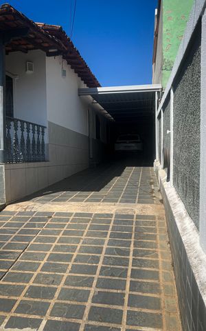 Casa à venda com 450m², 3 quartos e 5 vagas Casa à venda com 450m², 3 quartos e 5 vagasGaragem