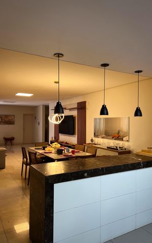 Casa à venda com 450m², 3 quartos e 5 vagas Casa à venda com 450m², 3 quartos e 5 vagasCozinha