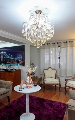 Casa de condomínio à venda com 176m², 5 quartos e 4 vagas Casa de condomínio à venda com 176m², 5 quartos e 4 vagasSala