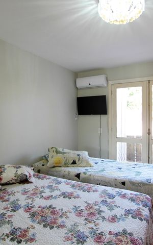 Casa de condomínio à venda com 176m², 5 quartos e 4 vagas Casa de condomínio à venda com 176m², 5 quartos e 4 vagasQuarto 2