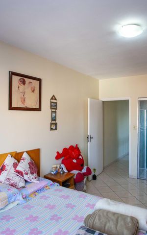 Casa à venda com 275m², 4 quartos e 2 vagasSuíte