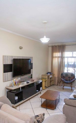 Casa à venda com 275m², 4 quartos e 2 vagasSala de TV