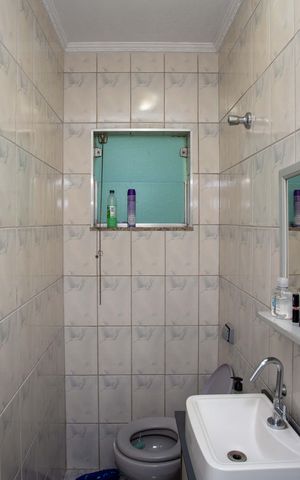 Casa à venda com 275m², 4 quartos e 2 vagasBanheiro 1