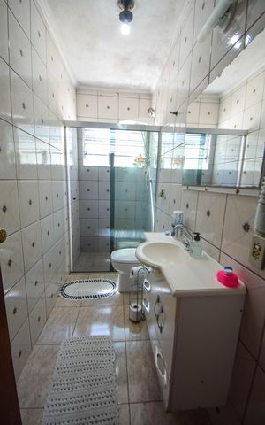 Casa à venda com 113m², 3 quartos e 2 vagas Casa à venda com 113m², 3 quartos e 2 vagasBanheiro Social