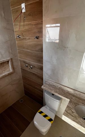 Casa à venda com 130m², 3 quartos e 3 vagasBanheiro da Suíte 1