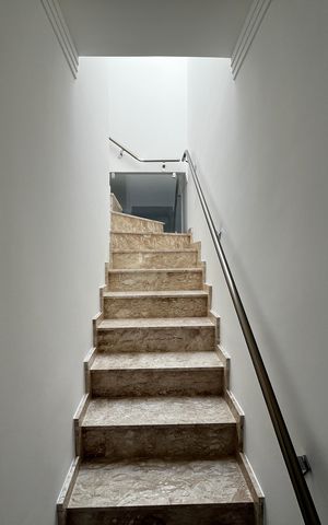 Casa à venda com 130m², 3 quartos e 3 vagasEscada