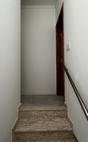 Casa à venda com 130m², 3 quartos e 3 vagasEscada