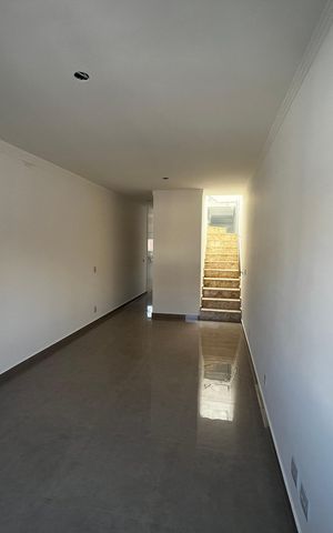 Casa à venda com 130m², 3 quartos e 3 vagasSala