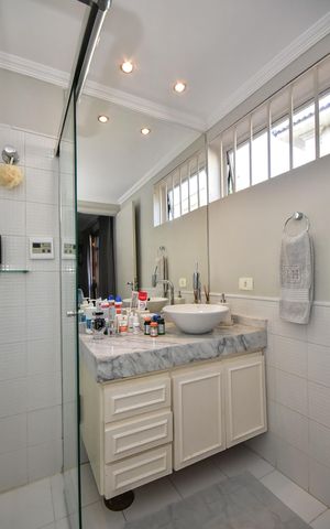 Casa à venda com 620m², 3 quartos e 4 vagasBanheiro da Suíte 1