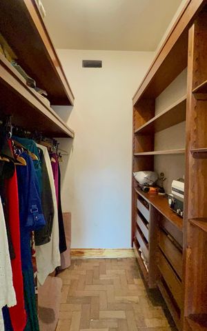 Casa para alugar com 306m², 4 quartos e 4 vagas Casa para alugar com 306m², 4 quartos e 4 vagasCloset da suíte