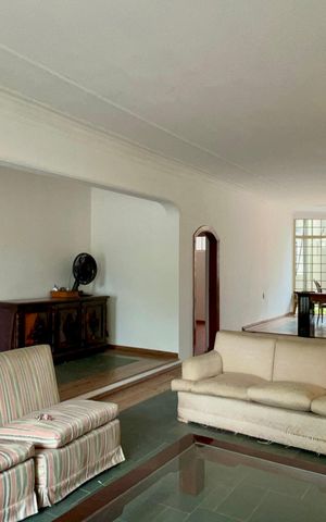 Casa para alugar com 306m², 4 quartos e 4 vagas Casa para alugar com 306m², 4 quartos e 4 vagasSala
