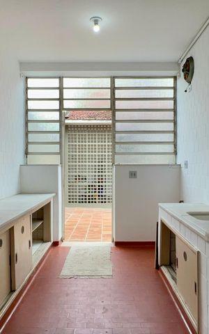 Casa para alugar com 306m², 4 quartos e 4 vagas Casa para alugar com 306m², 4 quartos e 4 vagasCozinha