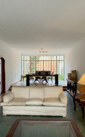 Casa para alugar com 306m², 4 quartos e 4 vagas Casa para alugar com 306m², 4 quartos e 4 vagasSala