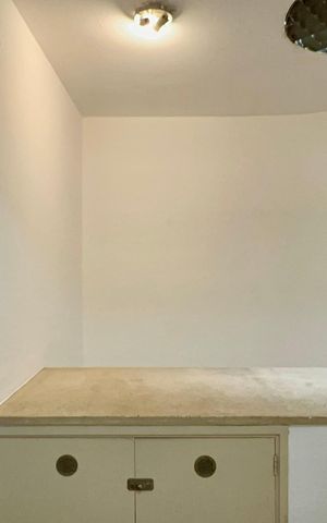Casa para alugar com 306m², 4 quartos e 4 vagas Casa para alugar com 306m², 4 quartos e 4 vagasEscada
