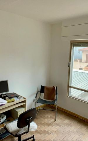Casa para alugar com 306m², 4 quartos e 4 vagas Casa para alugar com 306m², 4 quartos e 4 vagasEscritório