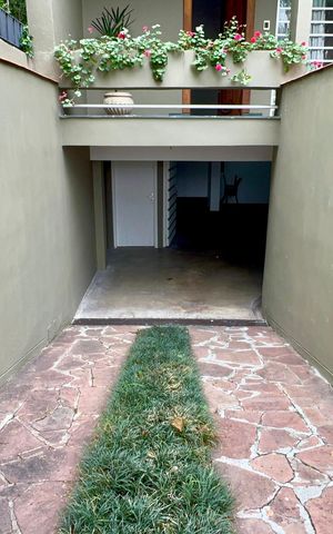 Casa para alugar com 306m², 4 quartos e 4 vagas Casa para alugar com 306m², 4 quartos e 4 vagasGaragem