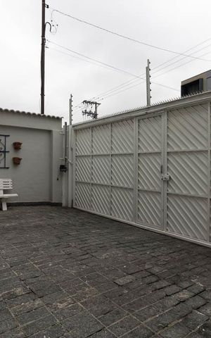 Casa à venda com 153m², 4 quartos e 3 vagas Casa à venda com 153m², 4 quartos e 3 vagasGaragem